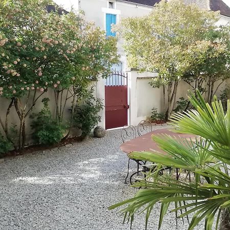 Chambres Et Table D'Hotes, Maisonnettes Individuelles Dans Propriete Privee Vezinnes Exterior photo