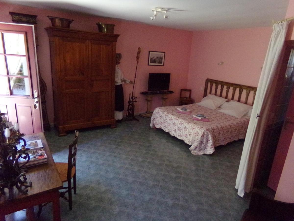 Chambres Et Table D'Hotes, Maisonnettes Individuelles Dans Propriete Privee Vezinnes Exterior photo