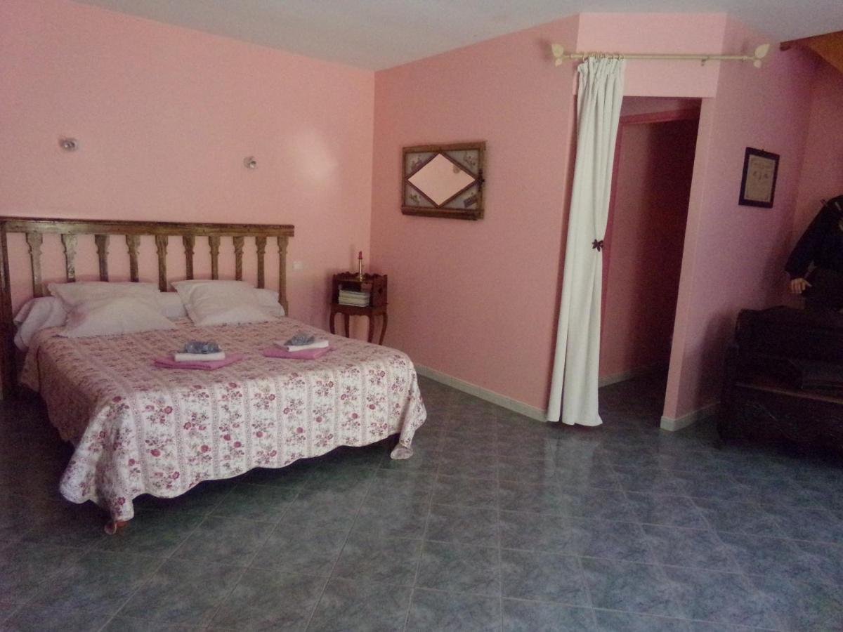 Chambres Et Table D'Hotes, Maisonnettes Individuelles Dans Propriete Privee Vezinnes Exterior photo