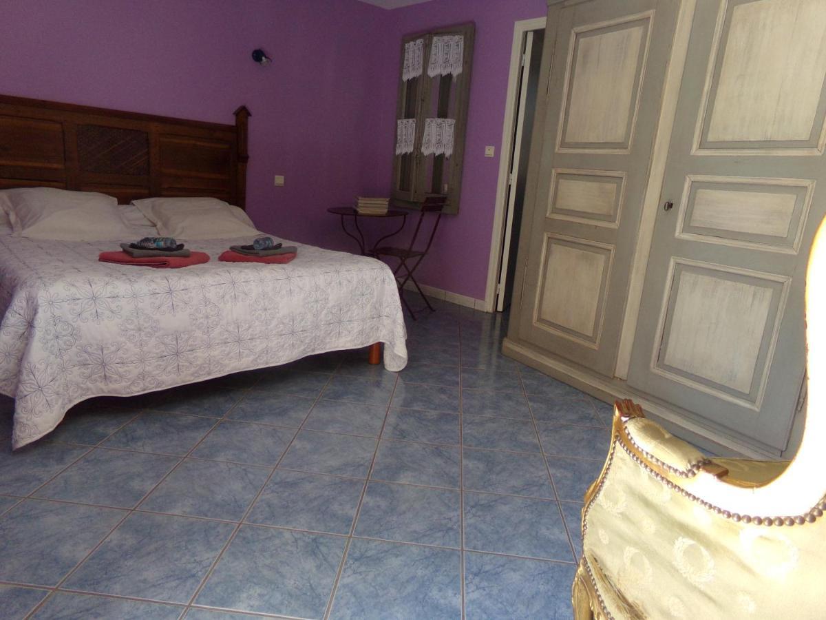 Chambres Et Table D'Hotes, Maisonnettes Individuelles Dans Propriete Privee Vezinnes Exterior photo