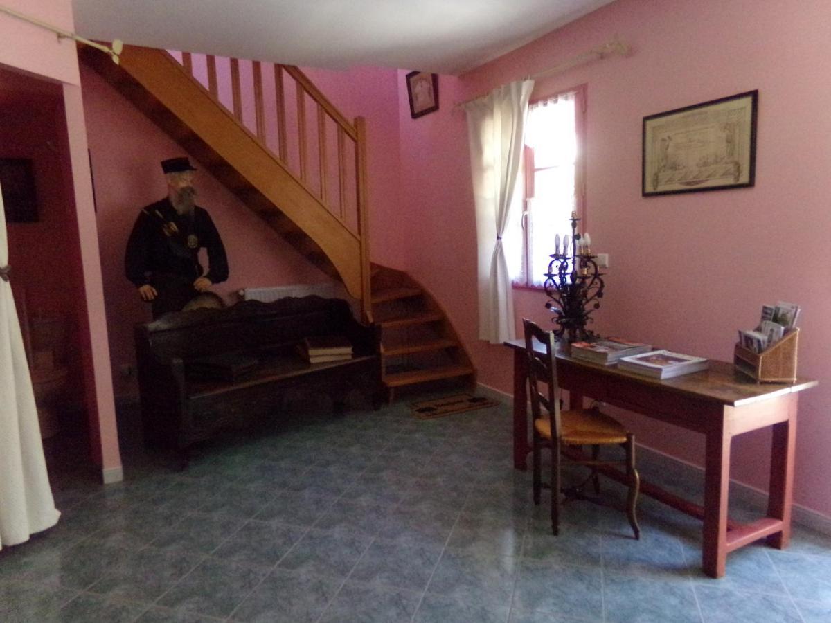 Chambres Et Table D'Hotes, Maisonnettes Individuelles Dans Propriete Privee Vezinnes Exterior photo