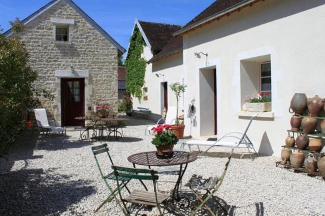 Chambres Et Table D'Hotes, Maisonnettes Individuelles Dans Propriete Privee Vezinnes Exterior photo
