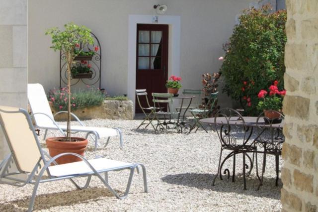 Chambres Et Table D'Hotes, Maisonnettes Individuelles Dans Propriete Privee Vezinnes Exterior photo