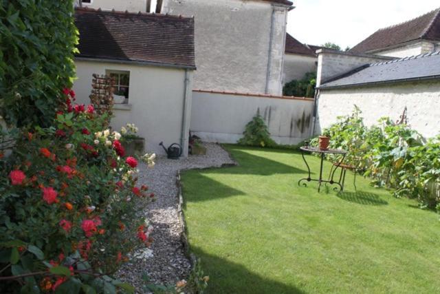 Chambres Et Table D'Hotes, Maisonnettes Individuelles Dans Propriete Privee Vezinnes Exterior photo