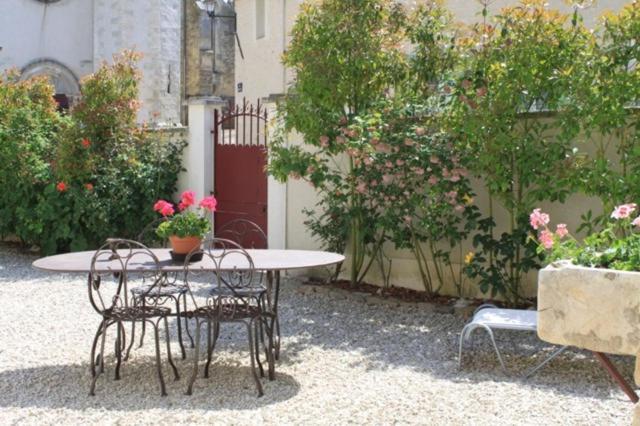 Chambres Et Table D'Hotes, Maisonnettes Individuelles Dans Propriete Privee Vezinnes Exterior photo