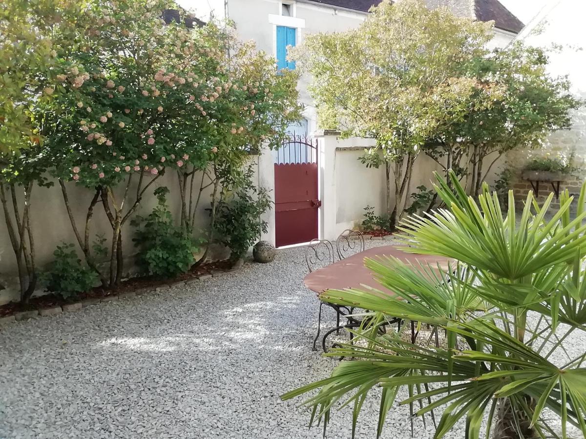 Chambres Et Table D'Hotes, Maisonnettes Individuelles Dans Propriete Privee Vezinnes Exterior photo