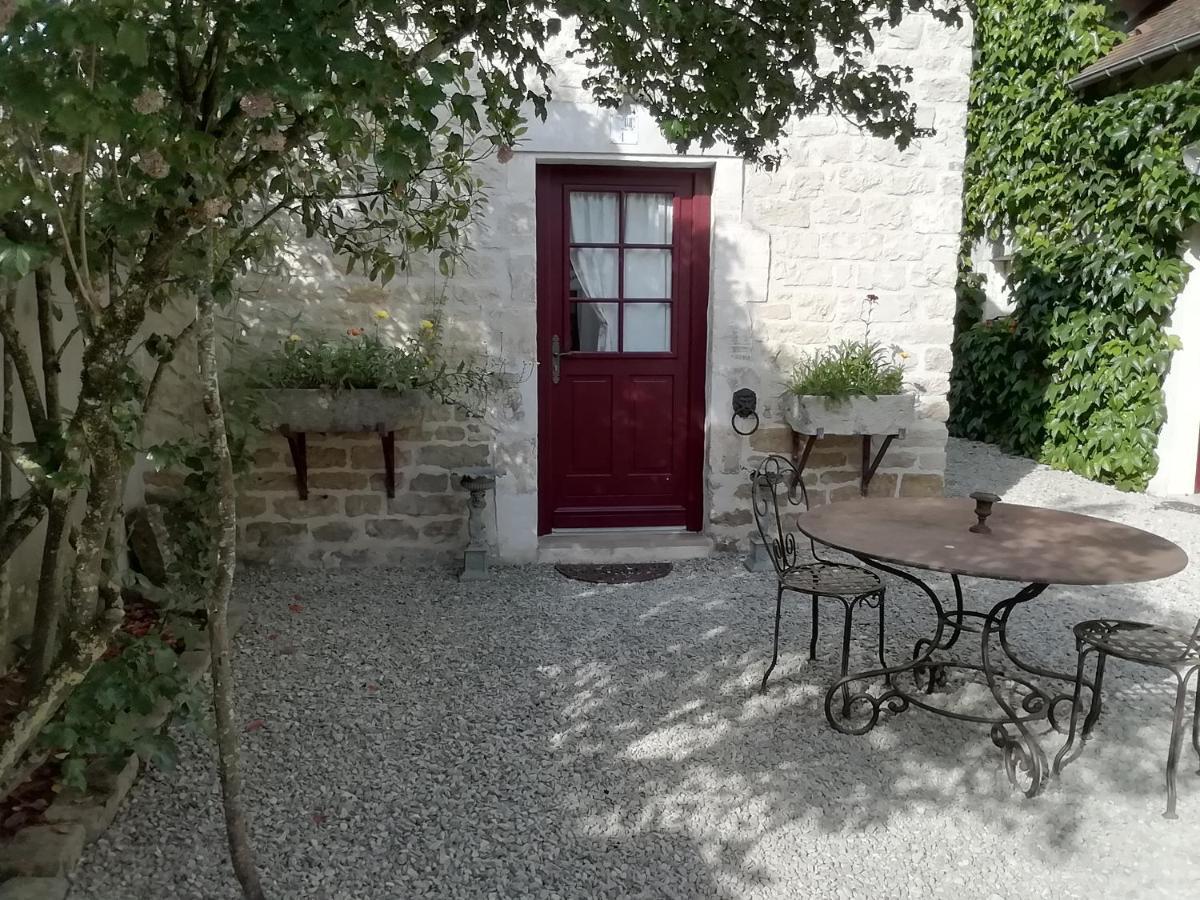 Chambres Et Table D'Hotes, Maisonnettes Individuelles Dans Propriete Privee Vezinnes Exterior photo